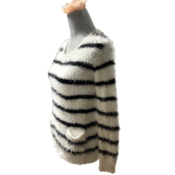 Style & Co fluffy striped sweater with 2 front pockets size S - Picture 2 of 6